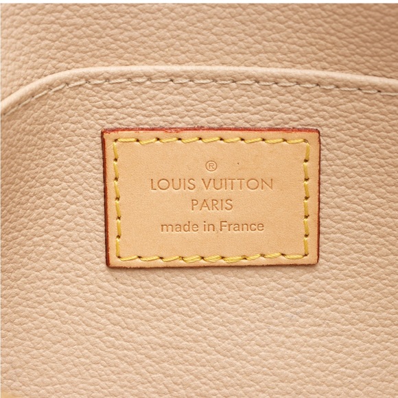 ❌SOLD❌. Beautiful Louis Vuitton Monogram Canvas GM
Cosmetic Pouch. - Picture 13 of 16